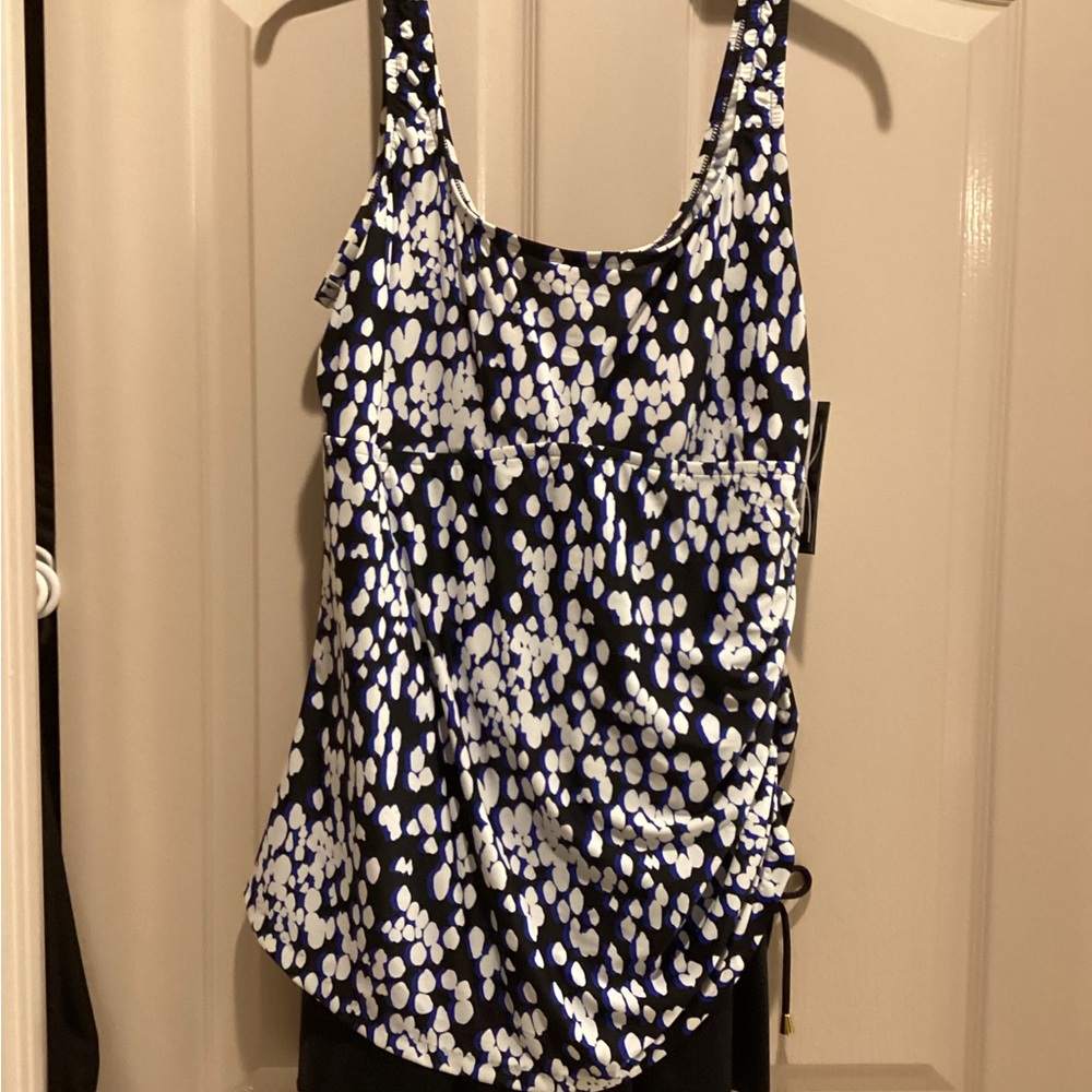 💖NEW WITH TAGS💖
MAXINE OF HOLLYWOOD Black/Blue one piece suit with Skirt Size 18